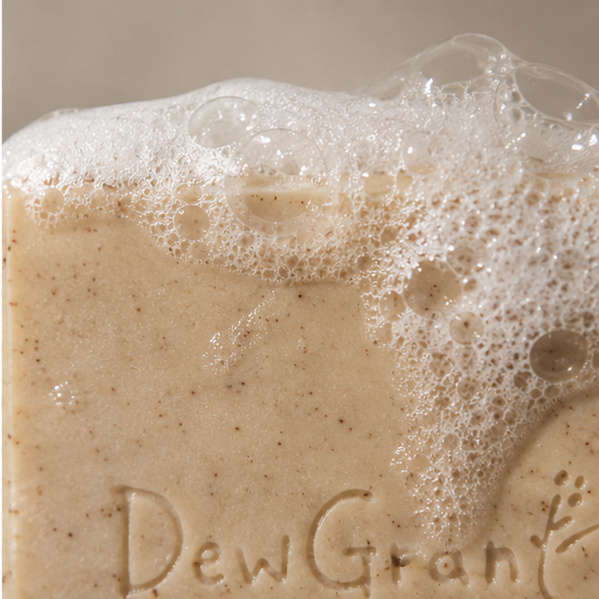 DewGrant Premium Hainan Kinam Agarwood Soap, Luxury Calming and Clarifying Face and Body Wash, 100g